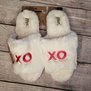 DELUXE by dearfoams ladies fuzzy XOXO slippers L